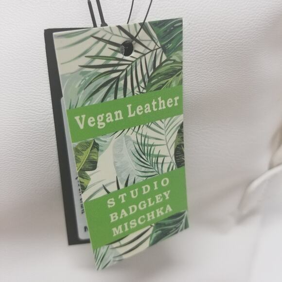 Badgley Mischka NEW White Vegan Purse Lightweight Zipper Closure Women's NWT - Picture 14 of 15